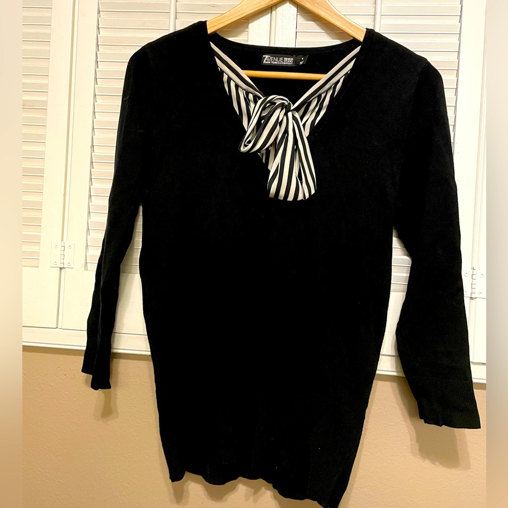 7th Ave Design Studios by New York & Company Medium Black Sweater